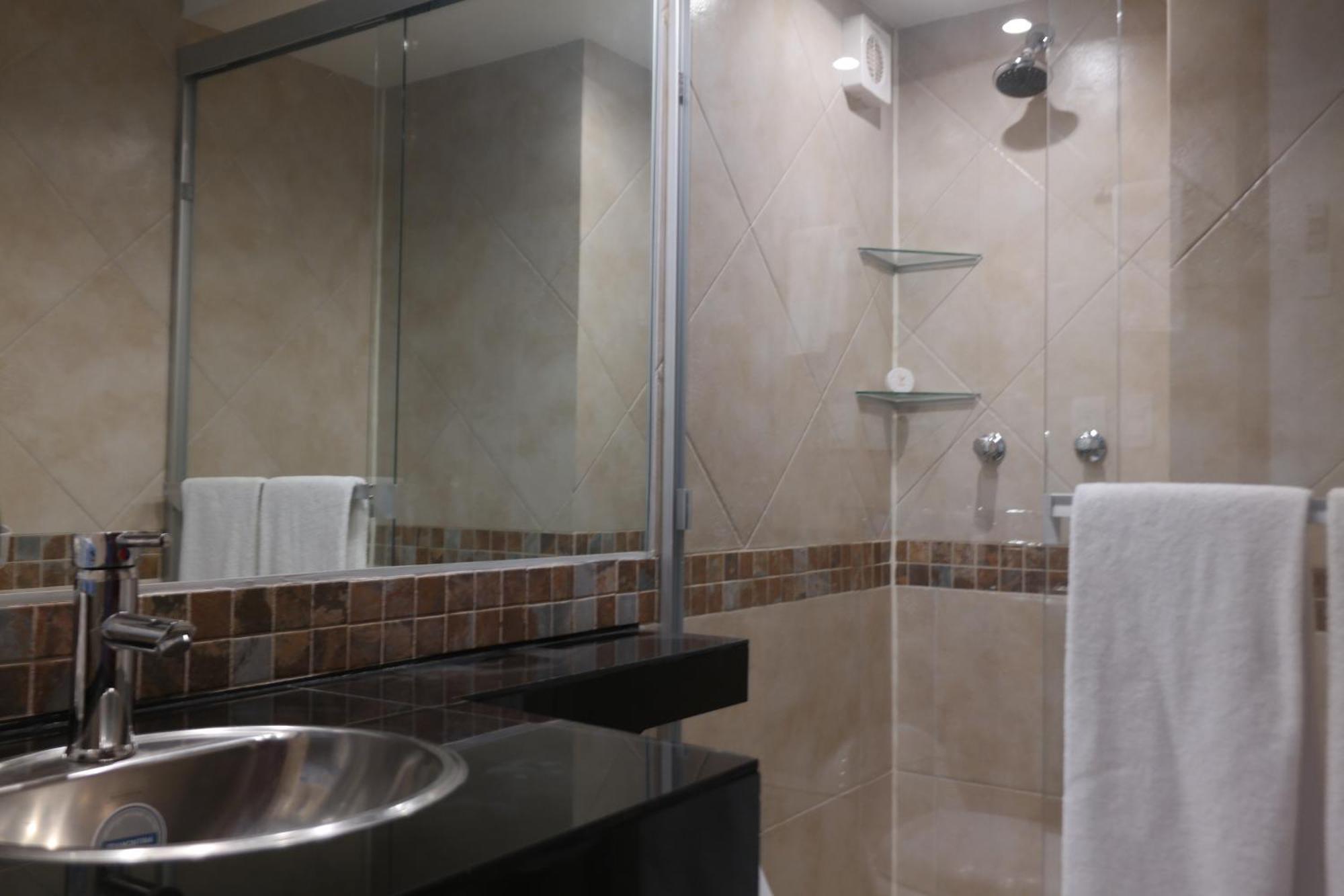 Suites Capri Reforma Angel 380 Мехико Номер фото